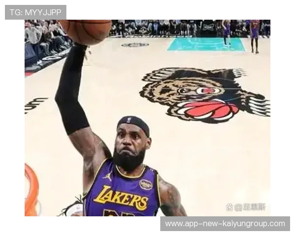 湖人关键回合抢断,反击扣篮点燃